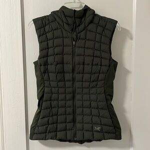 Arc’teryx Hooded Down Vest Dark Green S